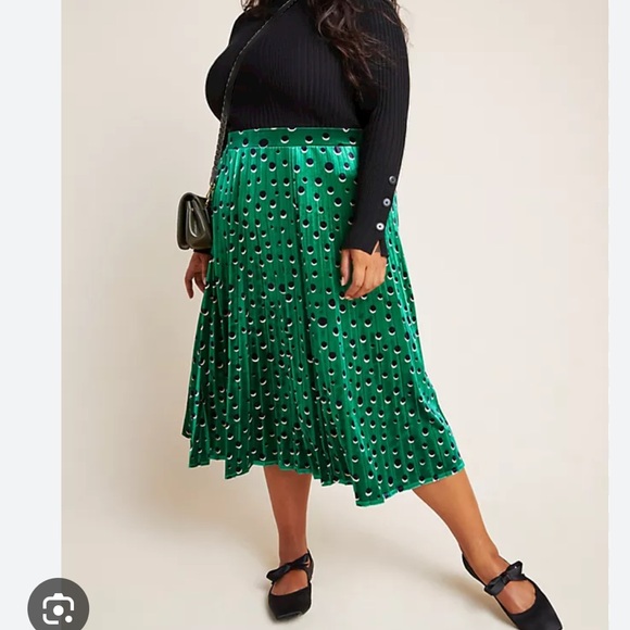 Anthropologie MAEVE Carly velvet pleated skirt. Size small - Picture 5 of 6